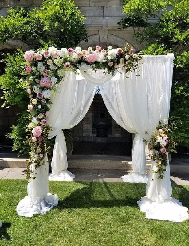 Arche fleurie blanche et rose