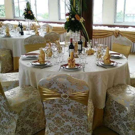 Banquet blanc et or