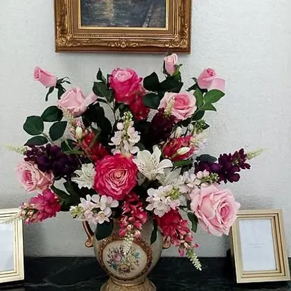 Bouquets and flower gifts delivered in Yaoundé