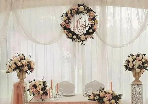 Table d’honneur pêche et roses